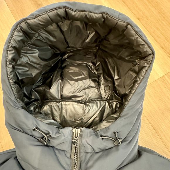 Bernardo Hooded Insulated Parka in Navy Blue - Women's size Medium - Picture 4 of 11